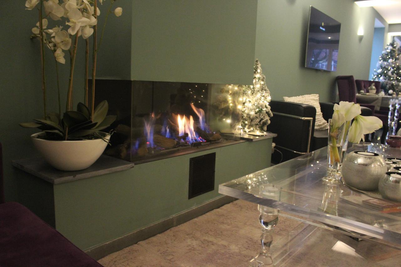 B&B Saint-Georges -Located In The City Centre Of Bruges- Luaran gambar A fireplace in the lobby of the hotel